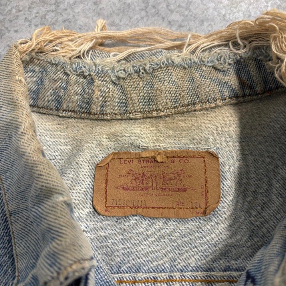 Vintage 90s Levi's 501 Blue Denim Jacket Mens Medium Heavily Thrashed - Picture 3 of 6